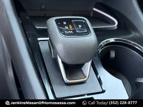 Certified 2025 Nissan Rogue SL FWD image 41
