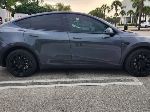 Used 2022 Tesla Model Y Long Range AWD/4WD image 6