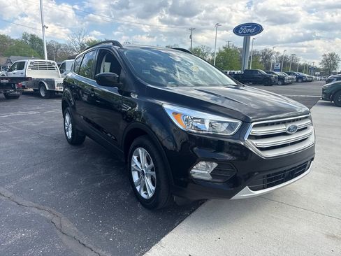 Used 2018 Ford Escape SE w/ Ford Safe & Smart Package image 4