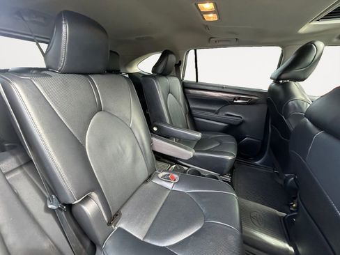 Used 2023 Toyota Highlander Limited AWD/4WD image 12
