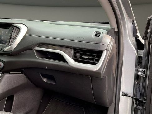 Used 2024 GMC Terrain SLE FWD image 30