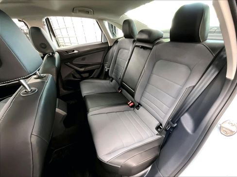 Used 2025 Volkswagen Jetta SE w/ Sunroof Package image 28