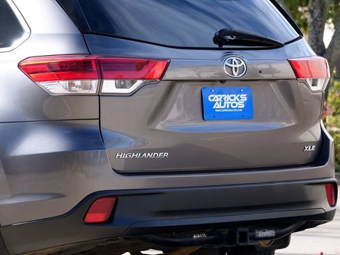Used 2018 Toyota Highlander XLE image 32