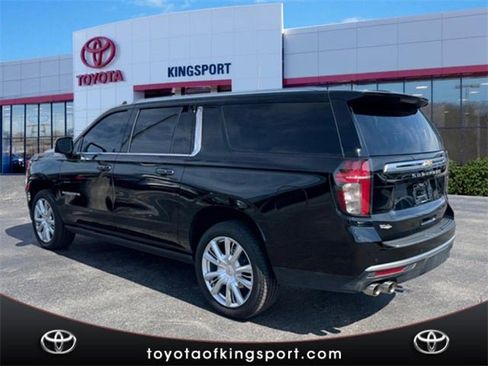 Used 2024 Chevrolet Suburban High Country image 3