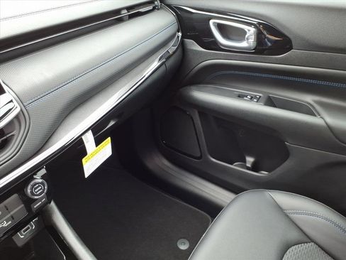 New 2026 Jeep Compass Latitude image 16