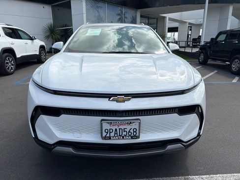 Used 2024 Chevrolet Equinox EV LT FWD image 3
