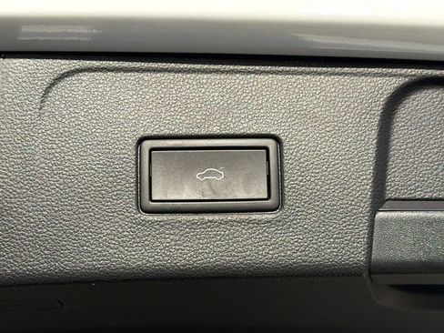 Used 2023 Volkswagen Atlas SEL Premium image 13