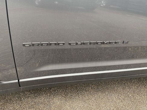 New 2025 Jeep Grand Cherokee Altitude image 14