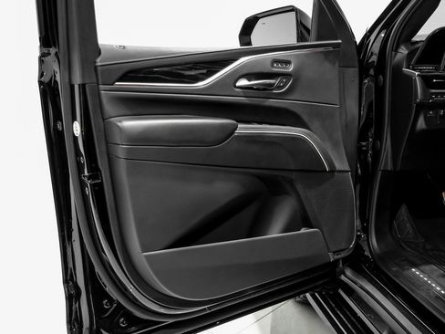 Used 2023 Cadillac Escalade ESV V image 40