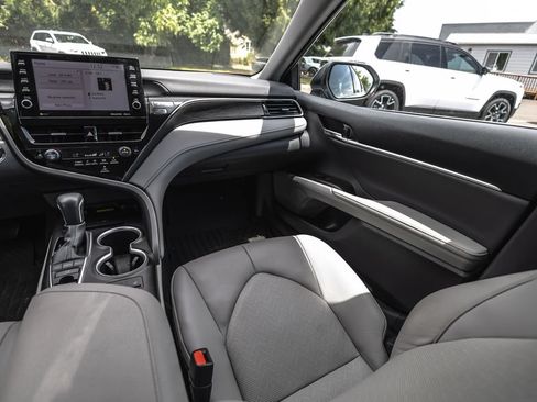 Used 2022 Toyota Camry XLE FWD image 22