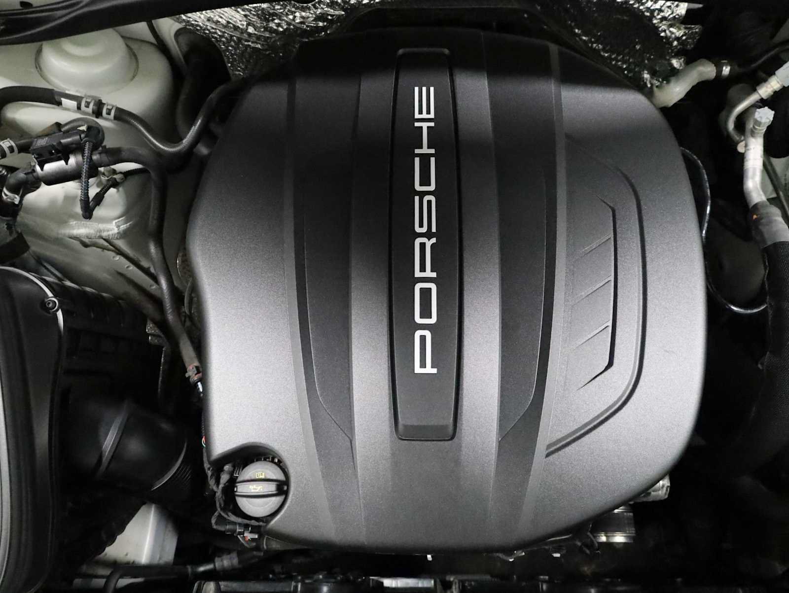 Used 2020 Porsche Macan AWD/4WD image 42