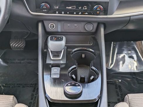 Used 2023 Nissan Rogue SV AWD/4WD image 19