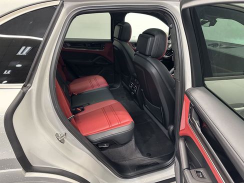 Certified 2025 Porsche Cayenne Turbo AWD/4WD image 42