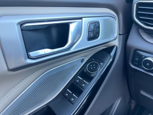 Used 2022 Ford Explorer Platinum w/ Equipment Group 601A image 21