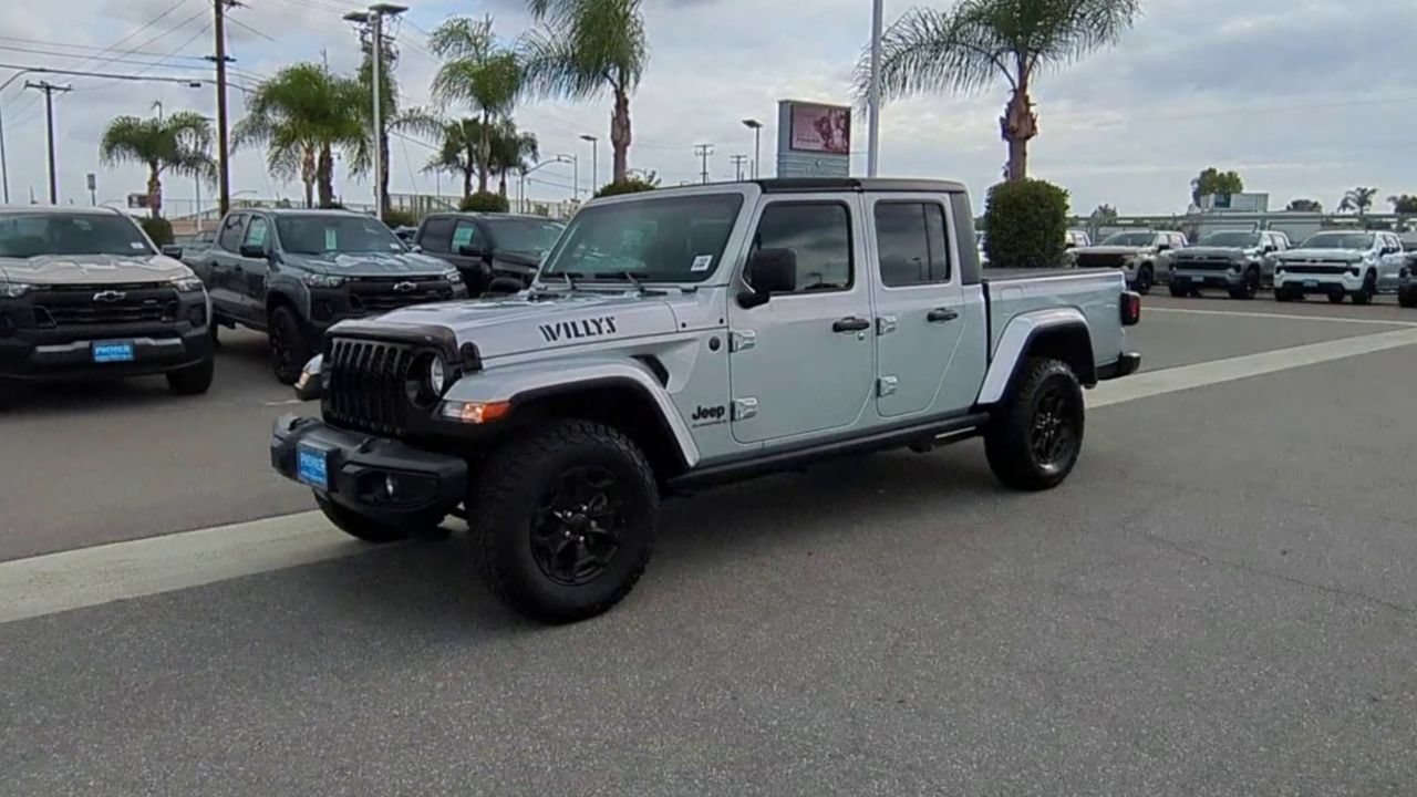 Used 2023 Jeep Gladiator Sport AWD/4WD image 4