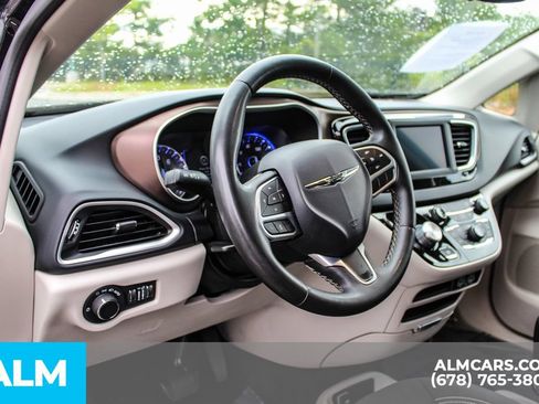 Used 2023 Chrysler Voyager LX FWD image 18