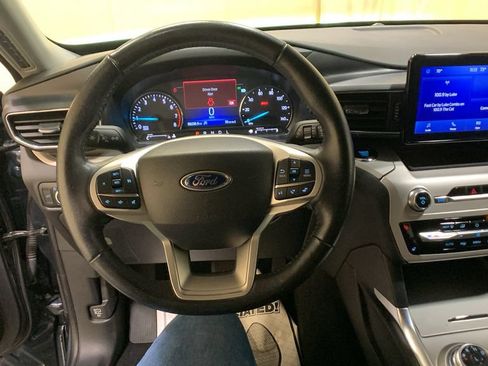 Used 2024 Ford Explorer XLT w/ Equipment Group 202A AWD/4WD image 31