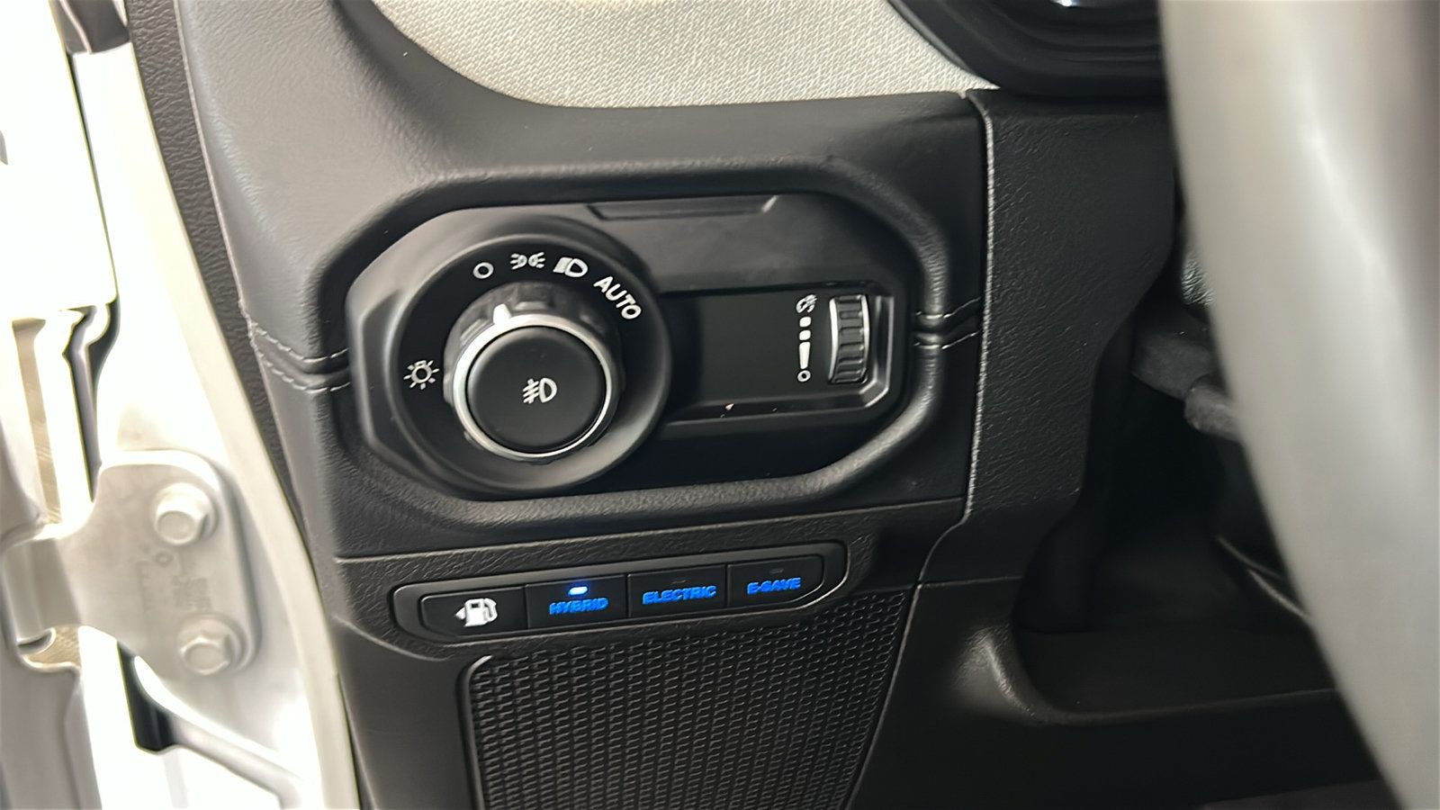 Used 2024 Jeep Wrangler Unlimited Sahara AWD/4WD image 22