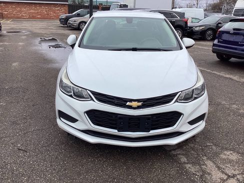 Used 2018 Chevrolet Cruze LS image 3