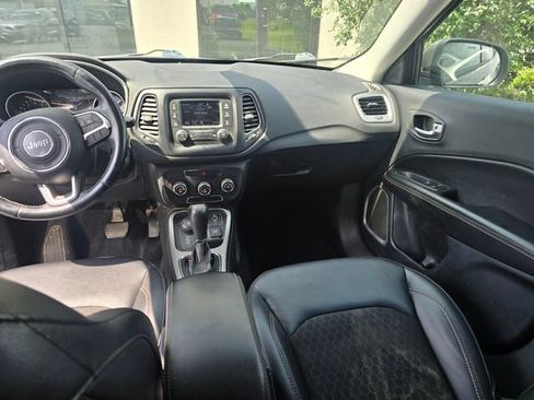 Used 2018 Jeep Compass Latitude AWD/4WD image 5
