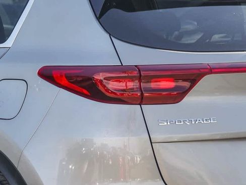 Used 2022 Kia Sportage EX w/ EX Technology Package image 7
