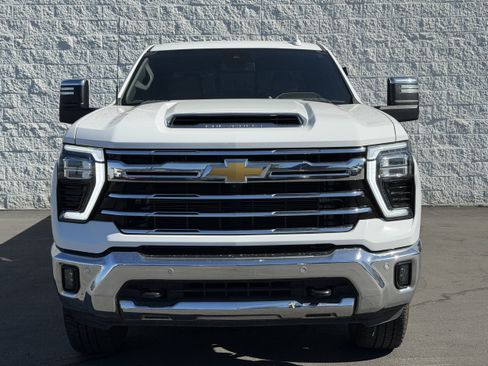 Used 2024 Chevrolet Silverado 2500 LTZ w/ LTZ Plus Package AWD/4WD image 2