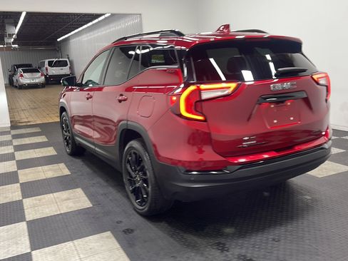 Used 2023 GMC Terrain SLT w/ Tech Package AWD/4WD image 17
