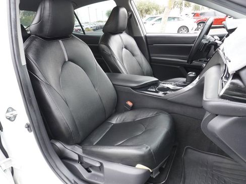 Used 2019 Toyota Camry SE image 12