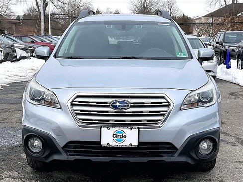 Used 2017 Subaru Outback 2.5i Premium image 3