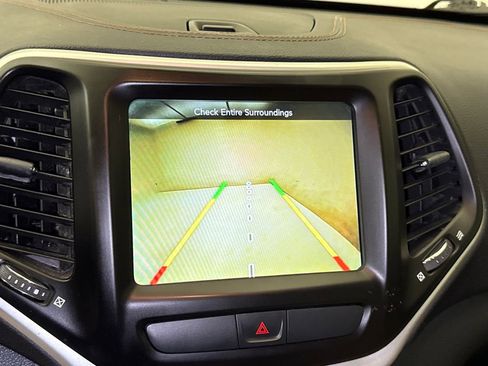 Used 2016 Jeep Cherokee Limited w/ Luxury Group FWD image 25