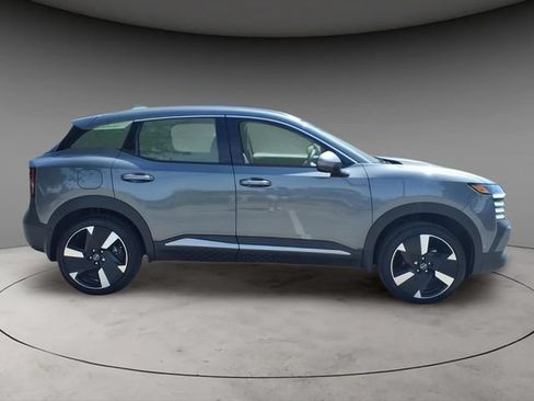 Certified 2025 Nissan Kicks SR w/ SR Premium Package AWD/4WD image 10