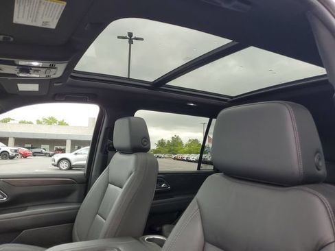 Used 2024 Chevrolet Suburban Z71 w/ Luxury Package AWD/4WD image 10