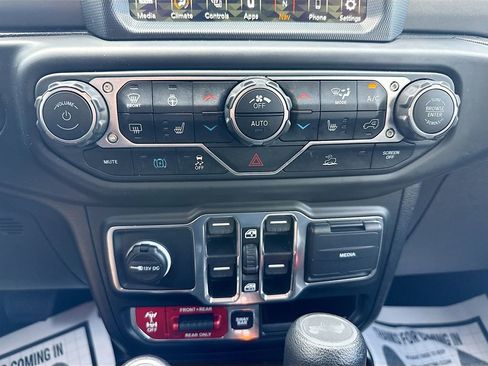 Used 2023 Jeep Wrangler Unlimited Rubicon 4xe w/ Cold Weather Group AWD/4WD image 17