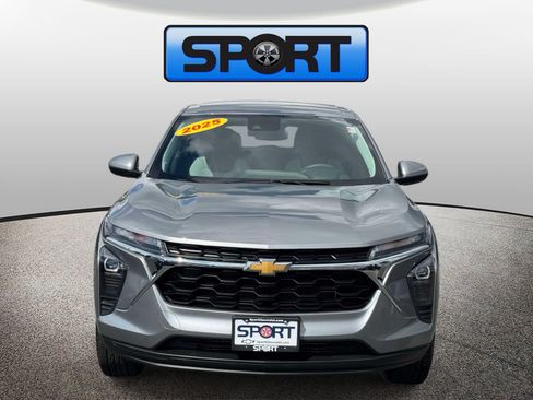Used 2025 Chevrolet Trax LS w/ LS Convenience Package FWD image 24