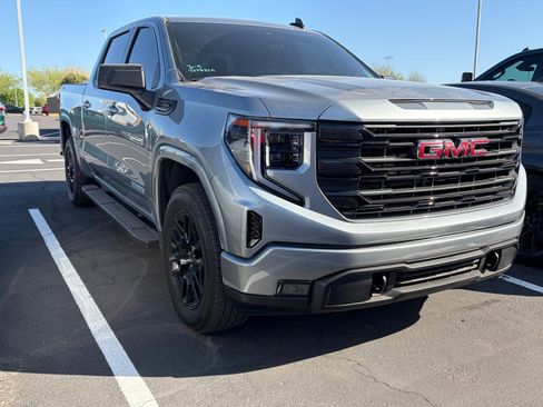 Used 2025 GMC Sierra 1500 Elevation image 2