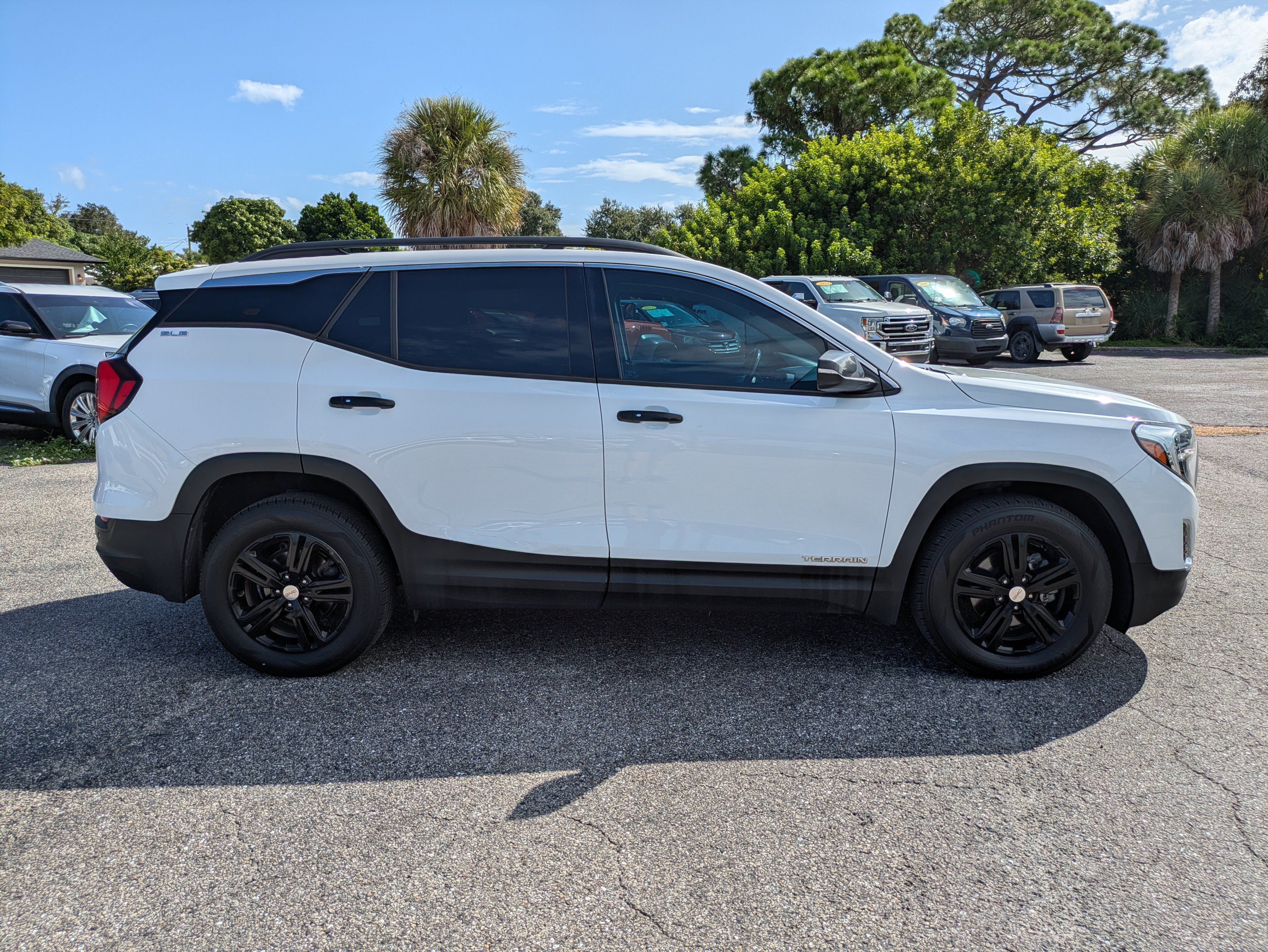 Used 2018 GMC Terrain SLE w/ Driver Convenience Package FWD image 3