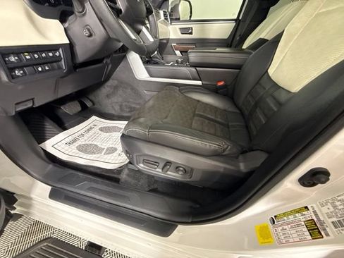 Used 2025 Toyota Sequoia Capstone AWD/4WD image 19