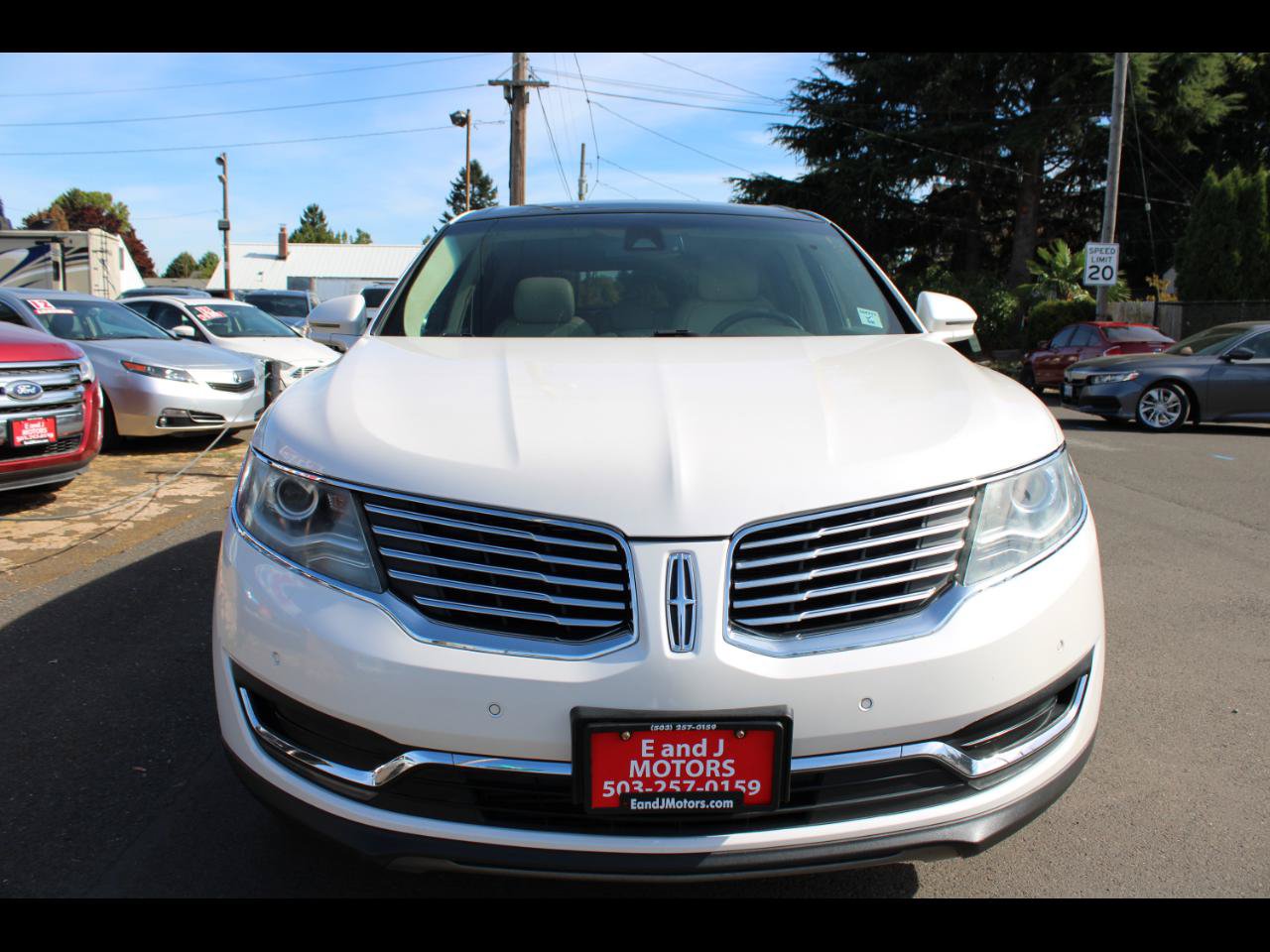 Used 2017 Lincoln MKX Reserve w/ Driver Assistance Package AWD/4WD image 2