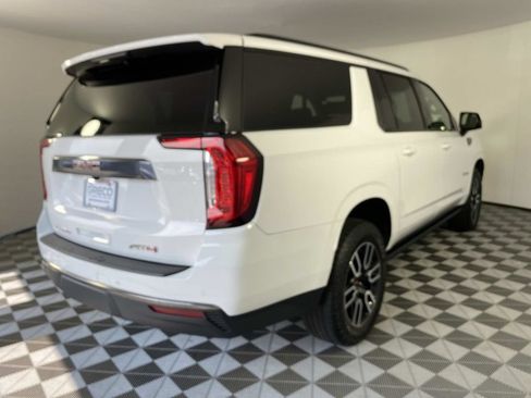 Used 2023 GMC Yukon XL AT4 w/ AT4 Premium Package AWD/4WD image 9
