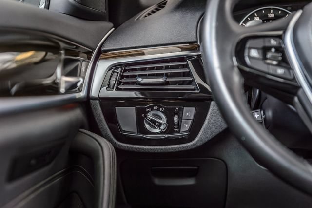 Used 2019 BMW 530i w/ Convenience Package RWD image 27