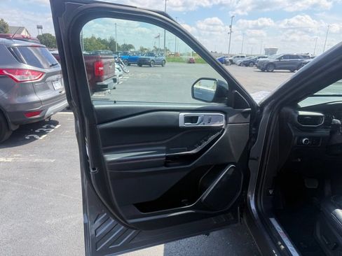 Used 2023 Ford Explorer ST-Line AWD/4WD image 17