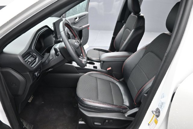 Used 2023 Ford Escape ST-Line w/ Tech Pack #1 AWD/4WD image 13