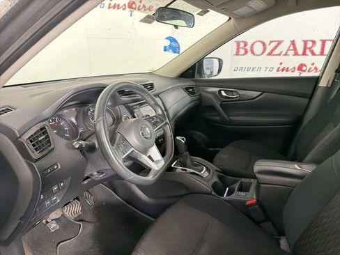 Used 2018 Nissan Rogue SV image 11