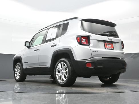 Used 2017 Jeep Renegade Latitude w/ Cold Weather Group AWD/4WD image 26