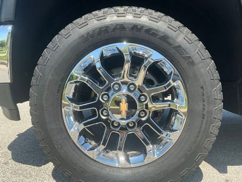Used 2024 Chevrolet Silverado 3500 LTZ w/ LTZ Plus Package AWD/4WD image 15