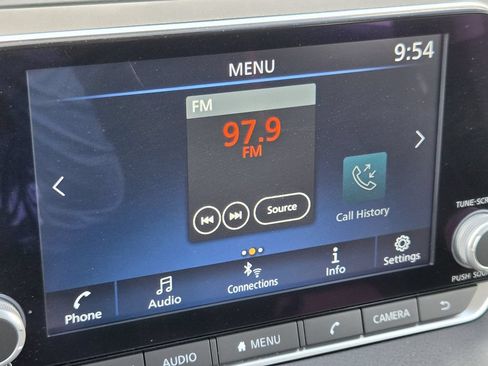 Used 2025 Nissan Sentra SR FWD image 17