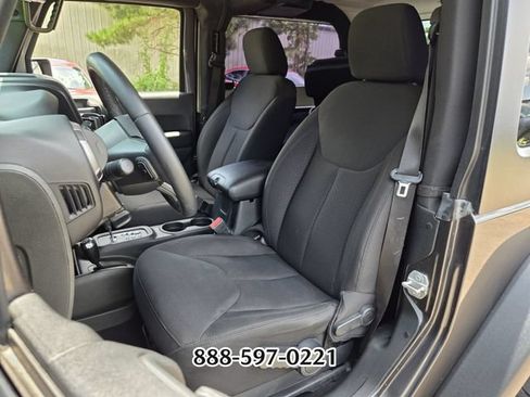 Used 2018 Jeep Wrangler Sport AWD/4WD image 12
