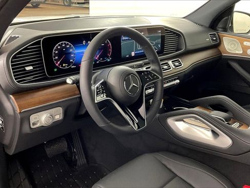 New 2025 Mercedes-Benz GLS 450 4MATIC image 6