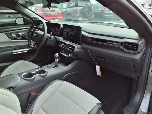 Used 2025 Ford Mustang Coupe image 19