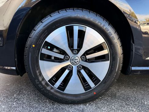 Used 2019 Volkswagen e-Golf SE w/ Driver Assistance Package FWD image 8